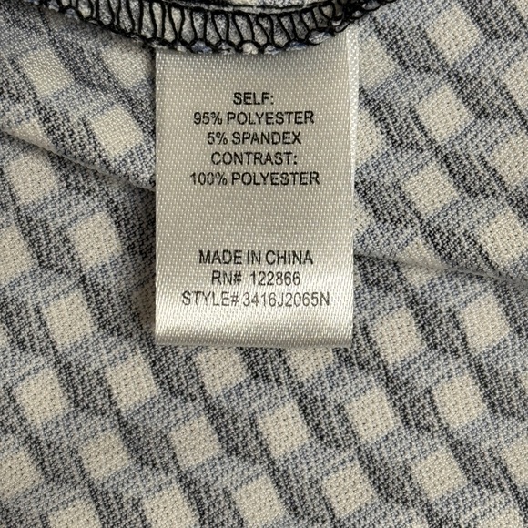 Status by Chenault Geometric Design Long Sleeve Wrap Top - Picture 7 of 7